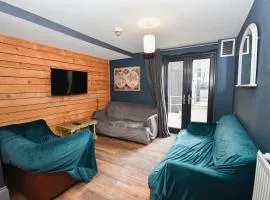 Spacious 7 Bedroom Budget Apartment in Headingley