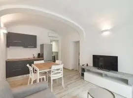 008 - Bright & Large Flat with AC