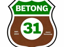 No 31 by Jaaoo HomeStay Betong - 4 Bedroom, casa de campo em Betong