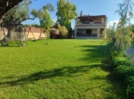 George's family friendly maisonette with great exterior