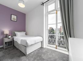 Harbour Hub Hotel, hotel in Southampton