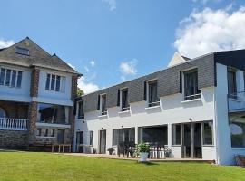 Notre Dame des Grèves, villa 400m2 - vue mer panoramique - Classée 4 étoiles, Hotel in Saint-Jacut-de-la-Mer