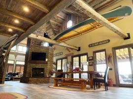 Downeast Sunset Luxury Lakehouse, Hotel in Sullivan