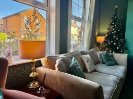 The Rose- Grd Floor, 2-5 Beds, SmartTV, Uni, Tram, M250 Fibre