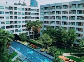 Spacious Studio Near BTS Kitchen & Washer