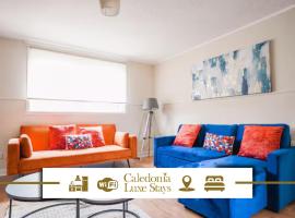 3 BDR Flat By Caledonia Luxe Stays Short Lets & Serviced Accommodation Clydebank, hotel i Clydebank