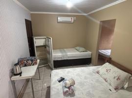 Recanto Pousada JU&JU com piscina COMPARTILHADA, hotel i Pontal do Paraná