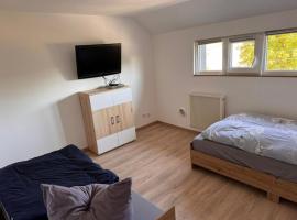 NEU! Ferienwohnung Elsteraue DG oben, hotel a Elsteraue