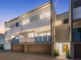 Market Square Modern Haven - Near QEII and Griffith Uni