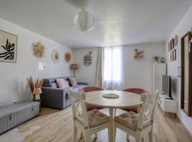 Maison cosy emplacement idéal Chartres, Netflix, Wifi, garage vélos, hotel v destinaci Chartres