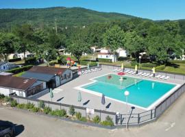 Camping 4 étoiles - Piscine - ccbeece, hotel a Vernajoul