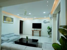 Le Penguin Serviced Apartments, готель у місті Madhapur