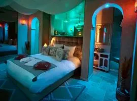 Suite 5 étoiles 1001 Merveilles avec jacuzzi et jeu pour adulte