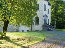 Live Like Lords & Ladies At Our Country Estate