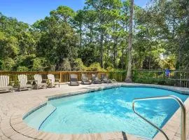 Beach Baby - Secluded Home with Private Pool Area & Deck