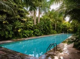 Cozy, elegant 2BR steps to US Consulate