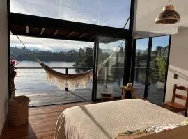 Villa de lujo frente a la represa del Peñol