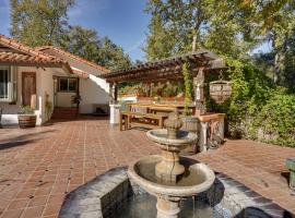 Spacious Courtyard and Spanish Charm Silverado Home, hotel em Foothill Ranch