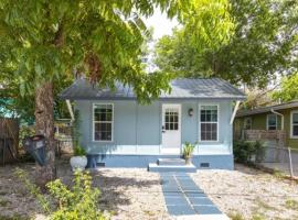 Winter Stay at Cultural Heritage Award winning home -Walk to 6th St, BBQ & Shops, hotel in Austin