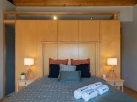 Azulejo Riverside House & Balcony by HostWise