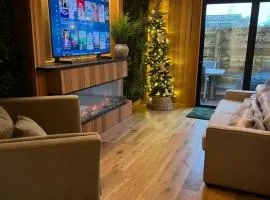 White River Retreats luxury lodges with Private Wood Fired Hot Tub