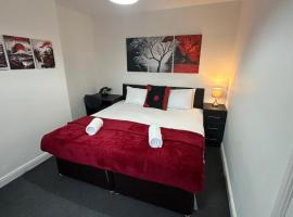 4 Bedroom Home-Sleeps 9-Next to Kingsholm Stadium-10 Miles Cheltenham Races, hotel v destinaci Gloucester