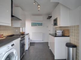 Cozy Guest Room in Aldershot Perfect for Solo Travellers, khách sạn ở Ash