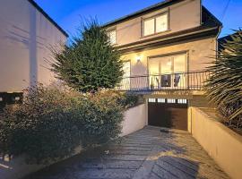 Large house with garden near Paris, hytte i Saint-Denis