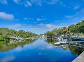 Relax on the Grand River! Bright Waterfront Home