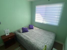 Habitación Doble con Baño Compartido en Barrio Acogedor y Relajado, khách sạn ở Llanquihue