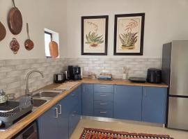 Swallows Nest Garden Cottage, Hotel in Helderberg