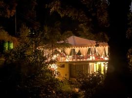 The ISISINGA - A Forest Retreat In Mountains, hotel a Banjār
