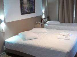 Nuevo Hotel, hotel com estacionamento em Rivera