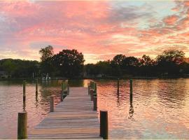 Chesapeake Paradise House - Waterfront Vacation Rental Home on the Maryland Chesapeake Bay、Dealeのホテル