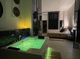 Charnel - Bora Bora, hôtel à Liège