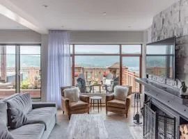 Altitude Ski-in Out at Resort with Private Hottub