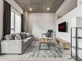Chic Channelside Getaway in DT | Close to DT!