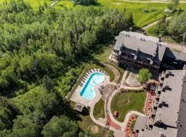Slopeside North Shore Views | Ski-In/Ski-Out | Hot Tub