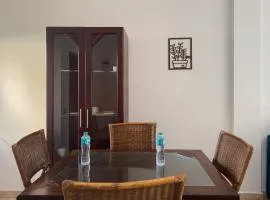 7301 · Cozy 2BR Townhouse with Private Backyard