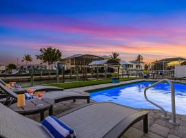 Gulf Access, Walk to the Beach, Heated Pool - The Fabulous Flamingo - Roelens, Hotel in Fort Myers Beach