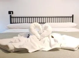 LA SUITE DI SANTA CHIARA, 340 mt da San Carlo Acutis, NUOVO con la "solita" QUALITÀ di MyAssisiSuite, 125 mq, Piano Terra, 2 Ingressi 2 Camere 2 Bagni, Idromassaggio, Perfetto - La nostra FORZA è l'ASSISTENZA Live 24-7 - MÓWIMY PO POLSKU