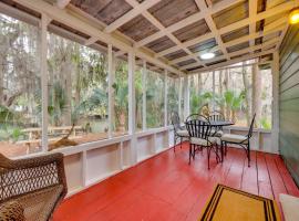 Bass Fishing Paradise with Shared Dock in Hawthorne!, готель у місті Hawthorne