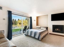 Ground Floor - Riverfront Studio, hotel a Bend