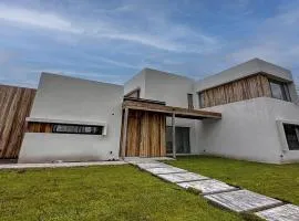 RentUp - Casa a Estrenar con Pileta en country Tessalia Pilar