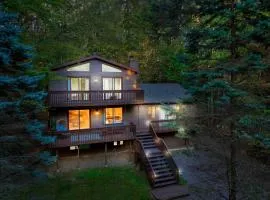 Lake Hideaway - Pool Access, Hot Tub, Game Room, Firepit