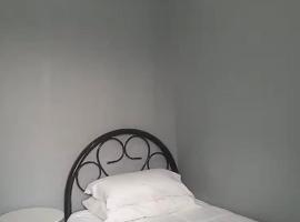 Casa Dwayne room 102, hotel in Cebu City