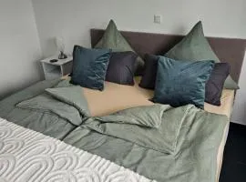 Ferienwohnung Elya, Ihre Auszeit zwischen Therme, Outlet, Natur