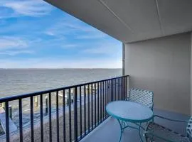 Quiet Bayside Pintail Point Condo with Outdoor Pool!