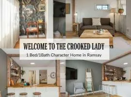 The Crooked Lady Cozy Bungalow near Downtown Calgary with Free Parking