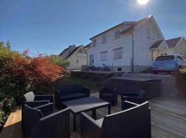 Bamble에 위치한 호텔 Charming 1920s House